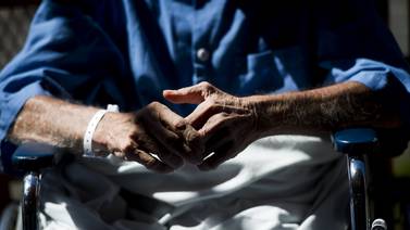 Hospitales provinciales están desarmados para atender adultos mayores