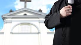 Diputados obligarían a iglesias a pagar por delitos sexuales de sacerdotes y pastores