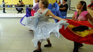 Costarricenses envejecen con buena salud y apoyo familiar