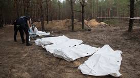 ¿Qué se sabe sobre los 440 cadáveres encontrados en Izium, Ucrania? 
