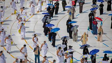 Pequeños grupos guiados inician la peregrinación anual a La Meca