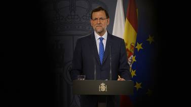  Mariano Rajoy se aferra al poder en España pese a ataques por financiamiento