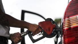 Gasolinas súper y regular bajarían ¢9 y ¢5 el próximo mes