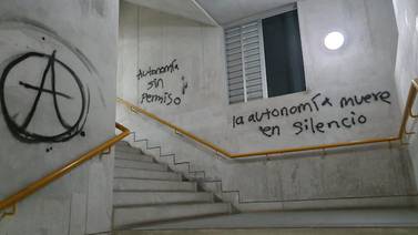 'Rayamos lo nuestro’: Estudiantes de UCR dañan paredes de nuevo edificio de Ciencias Sociales