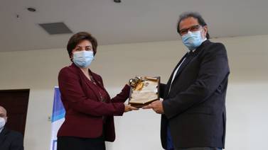 ‘Padre’ de investigaciones del virus del papiloma humano en Costa Rica gana Premio Nacional de Ciencia