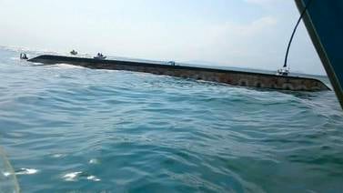 Fertica debe recuperar barcaza hundida frente a  Puntarenas