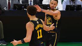Los Warriors empatan 2-2 las Finales de la NBA con una obra maestra de Stephen Curry