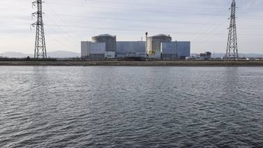Francia desconecta su central nuclear más antigua