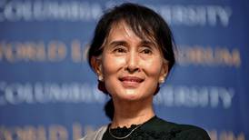 Exlíder Aung San Suu Kyi condenada a dos años de prisión en Birmania