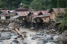 Los pobladores de la isla de Sumatra, Indonesia, piensan que las inundaciones en el territorio son provocadas por la constante deforestación. Foto: Rezan Soleh/AFP