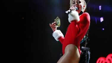 Miley Cyrus despide  al 2013 con más polémica