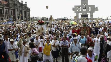 Miles peregrinan contra violencia en México