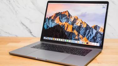 (Video) Bloguero australiano repara una MacBook Pro destrozada de $100