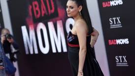 Mila Kunis rompe las reglas de la madre perfecta en 'Bad Moms'
