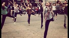 Con músicos y bailarines La Nación sorprende a josefinos con un ‘flashmob’