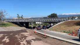 MOPT inicia colocación de segundo puente ‘bailey’ frente al aeropuerto Juan Santamaría
