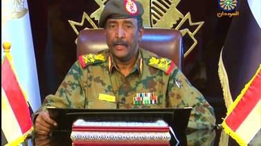 Jefe de junta militar de Sudán promete ‘eliminar de raíz’ el antiguo régimen