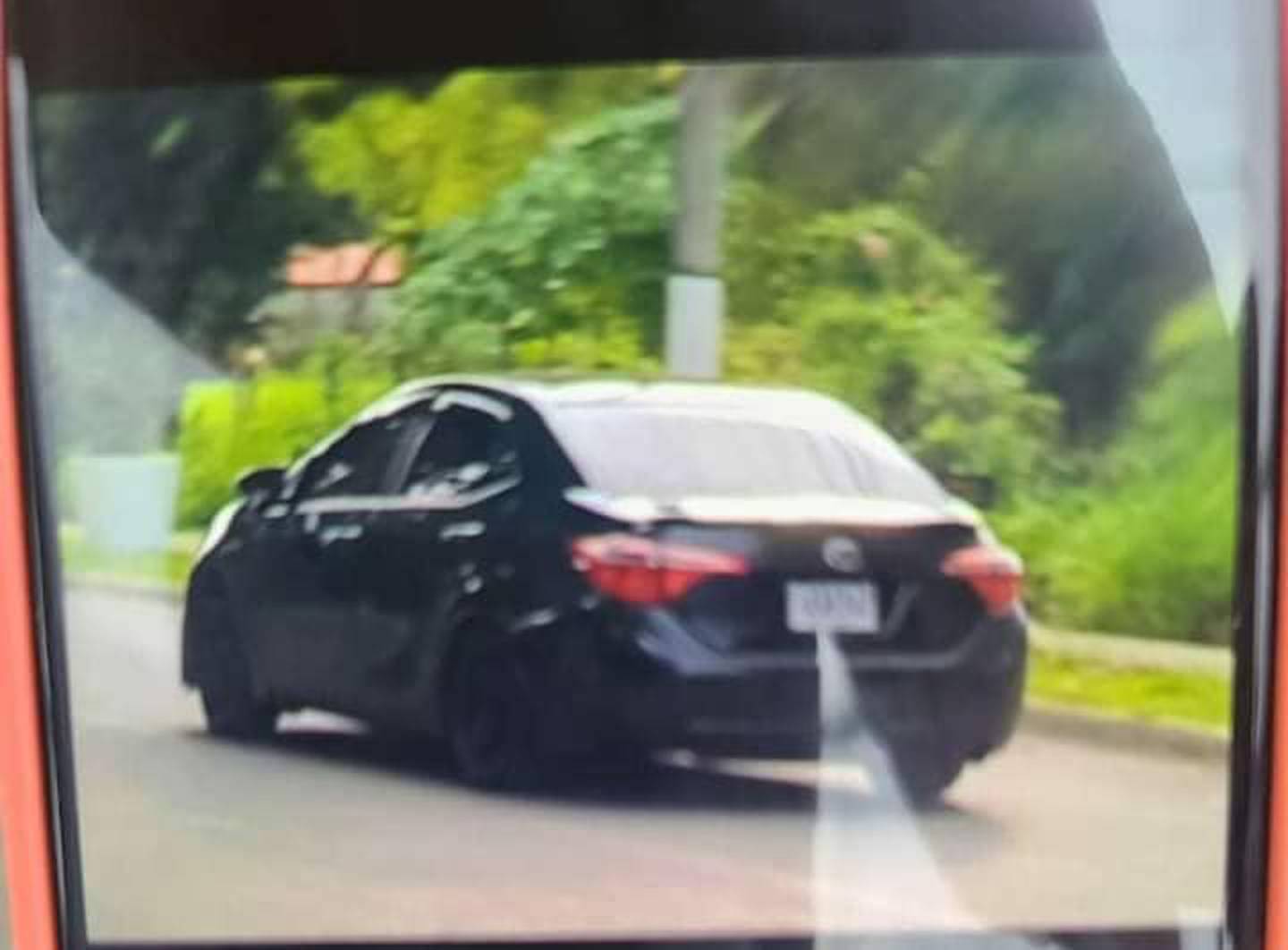 El Toyota negro usado por los captores era buscado desde el martes, cuando ingresó la alerta al sistema 9-1-1. Foto: Cortesía.