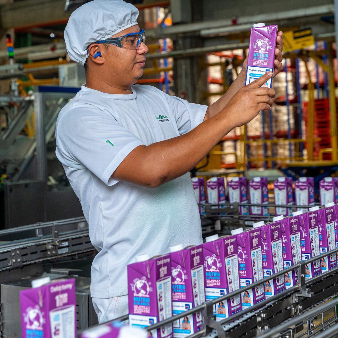 Los asociados de Dos Pinos  generan diariamente 1,3 millones de litros de leche 100% costarricense - calidad premium