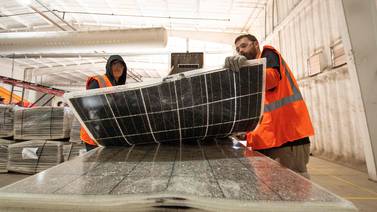 ‘Minería urbana’: el reciclaje de paneles solares crece en Estados Unidos