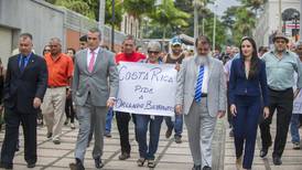 Frente Amplio y Libertario marchan a la Corte para pedir liberación de sindicalista y regidor