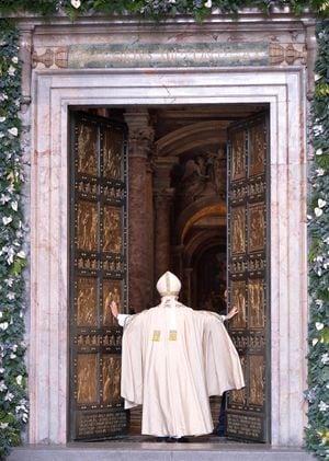 Francisco abre puertas