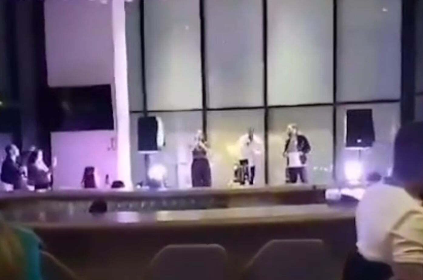 Un corto video divulgado por 'Telenoticias' muestra lo que sería el festejo que habría organizado Huawei con funcionarios del ICE en un hotel de La Sabana, San José. (Captura de pantalla)